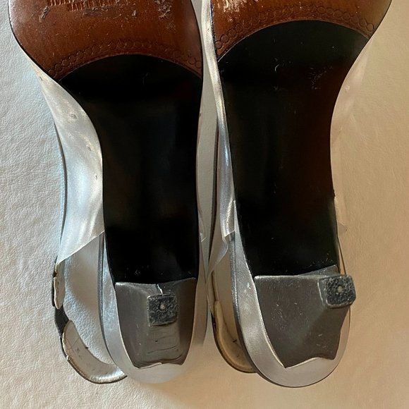Stuart Weitzman Open Toe Slingback Silver Pumps 9 - Picture 11 of 11